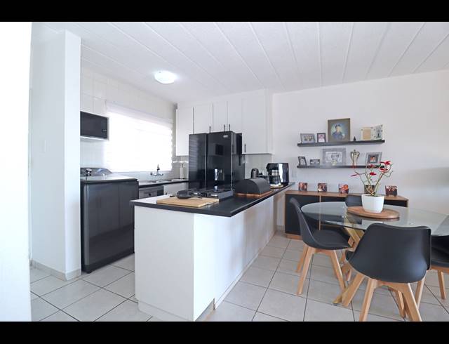 2 BEDROOM APARTMENT FOR SALE IN NORTHCLIFF